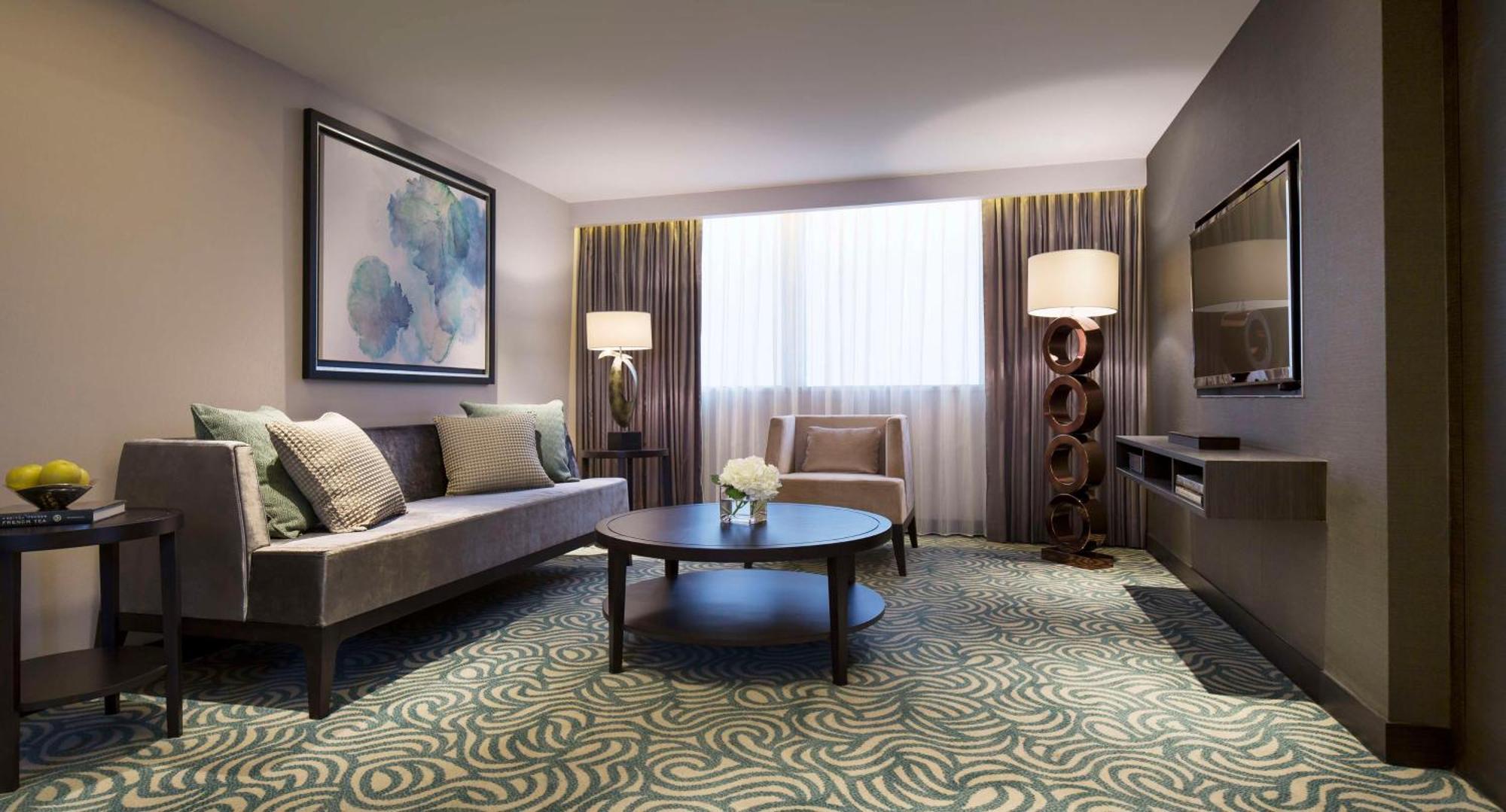 Grand Hyatt Taipei Hotel Exterior foto A living room in a suite at the hotel