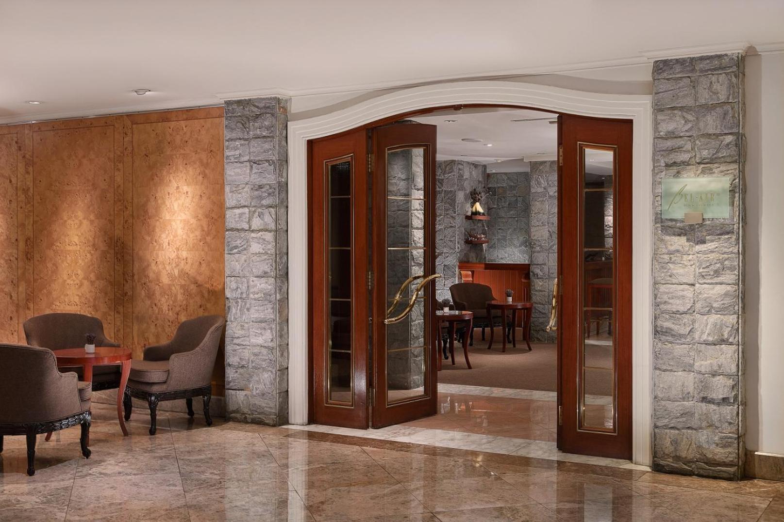 Grand Hyatt Taipei Hotel Exterior foto A set of French doors